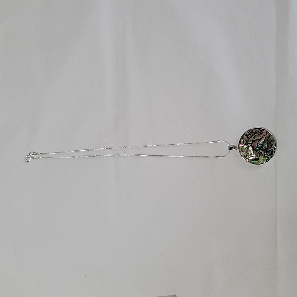 Abalone shell pendant necklace